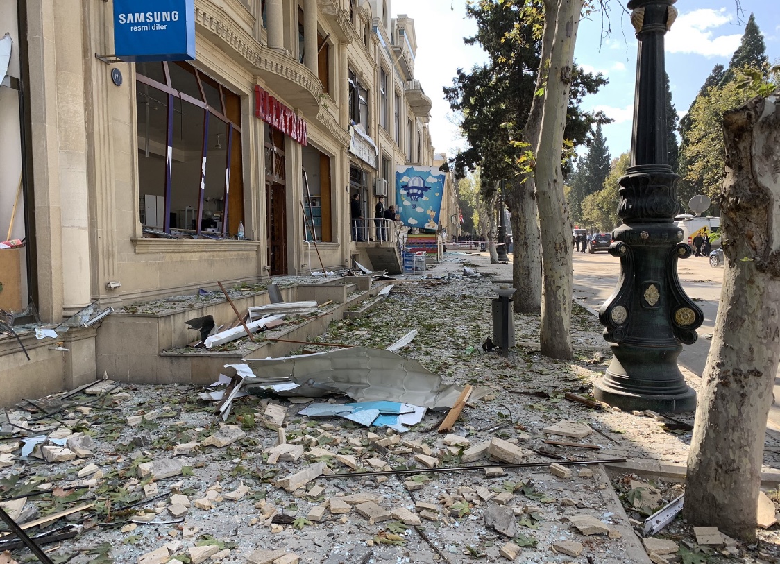 🇦🇿🇦🇲[FLASH] : Voici quelques photos des #dégâts qu’on fait les #frappes arméniennes contre la #ville de #Ganja en #Azerbaïdjan. #Arménie #Azerbeycan