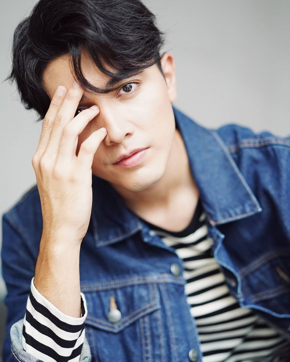 𝘐 𝘴𝘦𝘦 𝘢𝘯𝘥 𝘢𝘤𝘵 𝘭𝘪𝘬𝘦 𝘪 𝘥𝘰𝘯'𝘵 𝘴𝘦𝘦, 𝘣𝘶𝘵 𝘪 𝘴𝘢𝘸. 👀