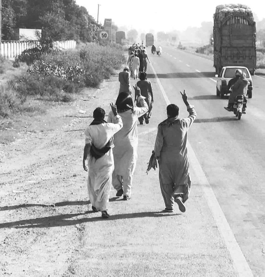 Zubair_Bal0ch's tweet photo. جب کسی قوم کا نوجوان طبقہ بیدار ہو جائیں تو اُس قوم کو زیر کرنا کسی صورت میں ممکن نہیں، آج ہم بلاشبہ کہہ سکتے ہیں کہ بلوچ نوجوان دنیا بھر کے تمام محکوم اقوام میں سب سے بیدار نوجوان ہیں، https://t.co/1qUdeYz9NG