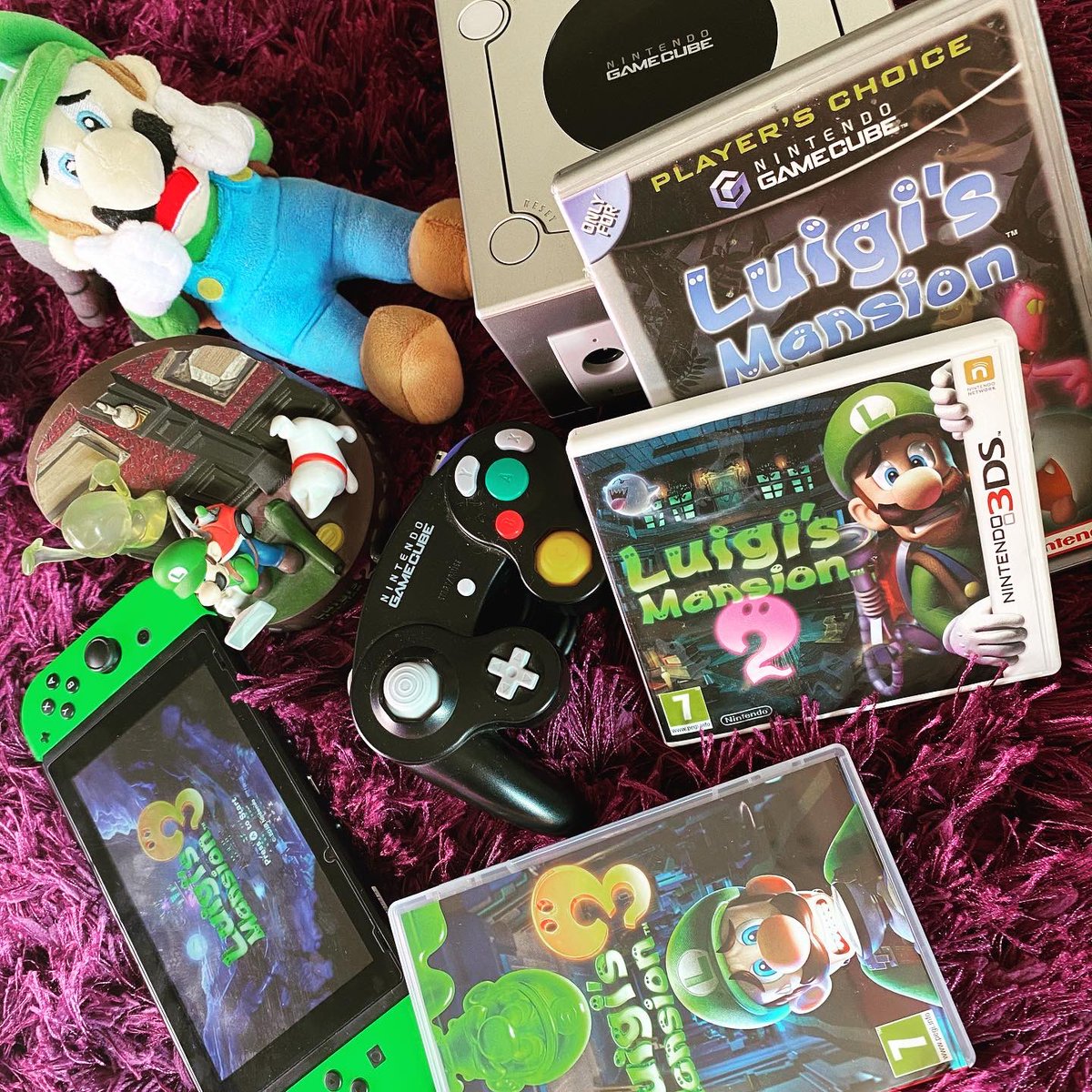 NintendoBasing's tweet photo. Are you embracing the Spooky Season as things get colder and darker? Or are you hanging on the the Summer Sunshine?
#nintendo #nintendoswitch #luigismansion #luigismansion3 #mario #mariosunshine #mario35 #mario64 #mariogalaxy #gamecube #nintendo64 #nintendo3ds #nintendo3dsgames https://t.co/aXr6QuIFYT