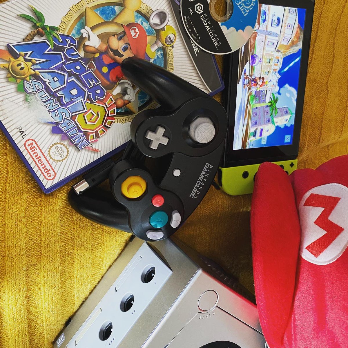 NintendoBasing's tweet photo. Are you embracing the Spooky Season as things get colder and darker? Or are you hanging on the the Summer Sunshine?
#nintendo #nintendoswitch #luigismansion #luigismansion3 #mario #mariosunshine #mario35 #mario64 #mariogalaxy #gamecube #nintendo64 #nintendo3ds #nintendo3dsgames https://t.co/aXr6QuIFYT