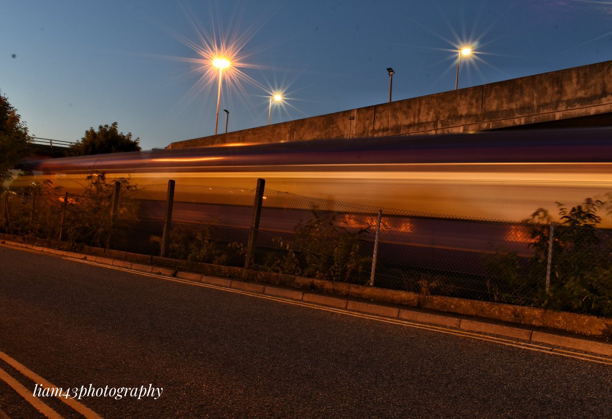 liam43photos's tweet image. Long exposure @sw_railway 450 terminating at Poole with a service from Waterloo. #SWR #Class450 #desiro #Poole #nightphotography #LongExposure #ShutterSpeed #NetworkRailWessex #photography #nikon #nikonphotography