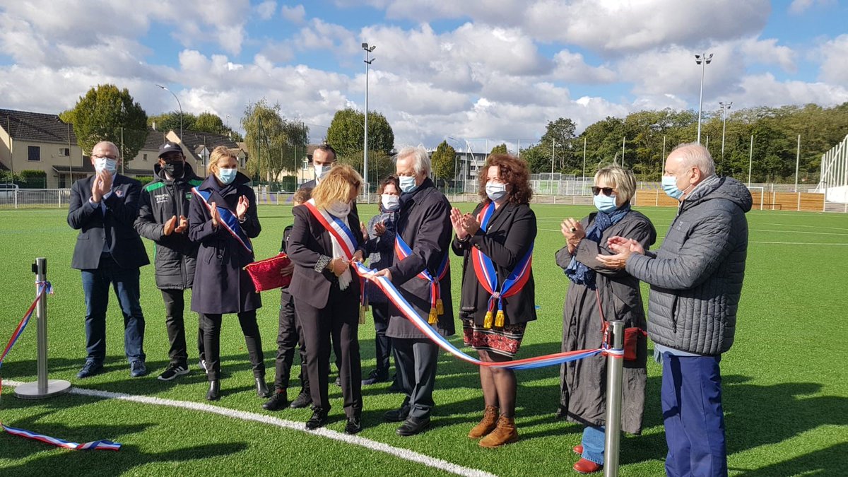 ffbasketball's tweet photo. 📢 Dans le cadre du Plan INFRA 🏀 mis en place par la @ffbasketball en 2019, celle-ci était présente hier samedi aux premières inaugurations officielles des terrains de basket 3x3 à Beauchamp (95) et à Saint Rémy (71). + d'infos 👉 https://t.co/daQjyoKzj1 https://t.co/Kb2aNm2dJK