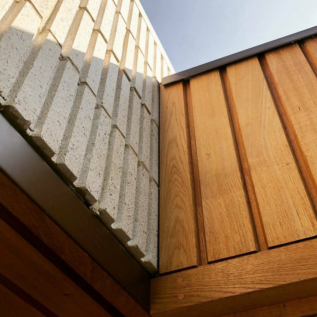 studiosharchi's tweet photo. Alexandra Drive  Final Snagging.
Loving the autumnal light, hopefully we can get this one properly photographed in the next few weeks.
.
.
.
#studioSH #architecture #residential #extension #design #timber #zinc #RIBA #architect #retrofirst #dontmoveimpro… https://t.co/CHh5eu6zAe https://t.co/T30m6473rz