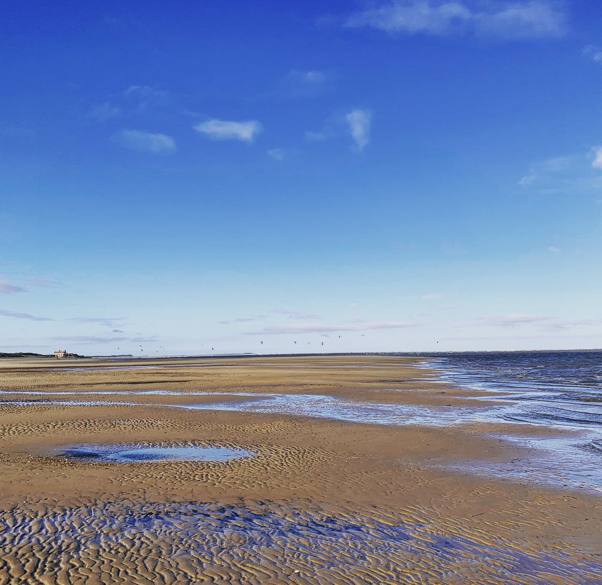 laura_skaife's tweet photo. Beautiful morning on the beach #brancaster #brancasterbeach #lovewestnorfolk #norfolk https://t.co/TsRanthgfu