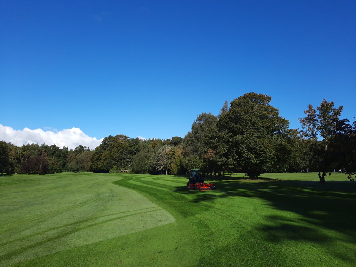 RickyNei11's tweet photo. Fantastic demo this week with the @JohnDeere 4066R and @TrimaxMowers Snake 320. A lot of morning dew still lying on the fairways and rough yet once again the Snake  gives a #spotlessfinish .Call,DM or email to arrange an onsite demo.
@greenkeepingire @PitchcareIRE @ColiinTGraham https://t.co/HFPnkQN5d8