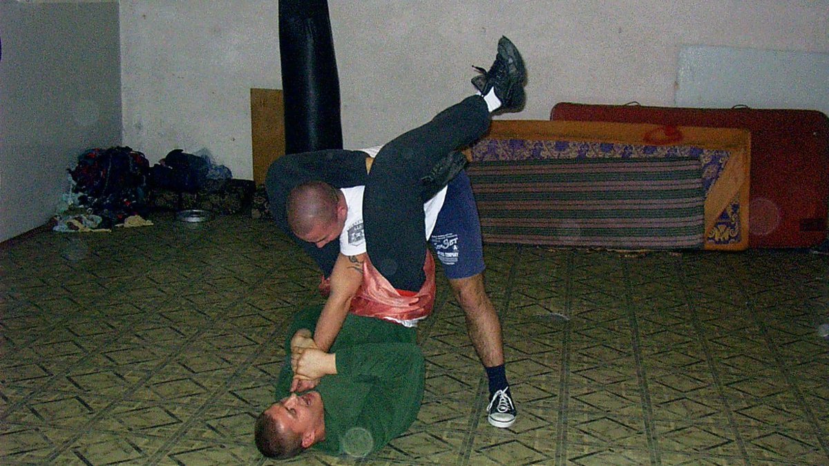 This is how it started. No gear, no mat, but with big dreams.
Tak zaczynaliśmy. Bez sprzętu, bez maty, ale z wielkimi marzeniami.
Około roku 2005, Michał "Meta" Mankiewicz.
#DreamBig #LegendaryPolishPower https://t.co/Kk6ixxcMmx