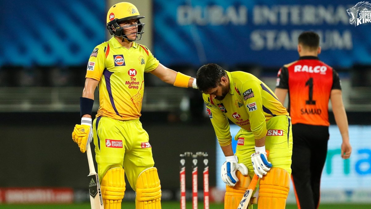 I_ambackbencher's tweet photo. You either die as hero or live long enough to see yourself become the villain.#Dhoni https://t.co/cSLb19NYVJ