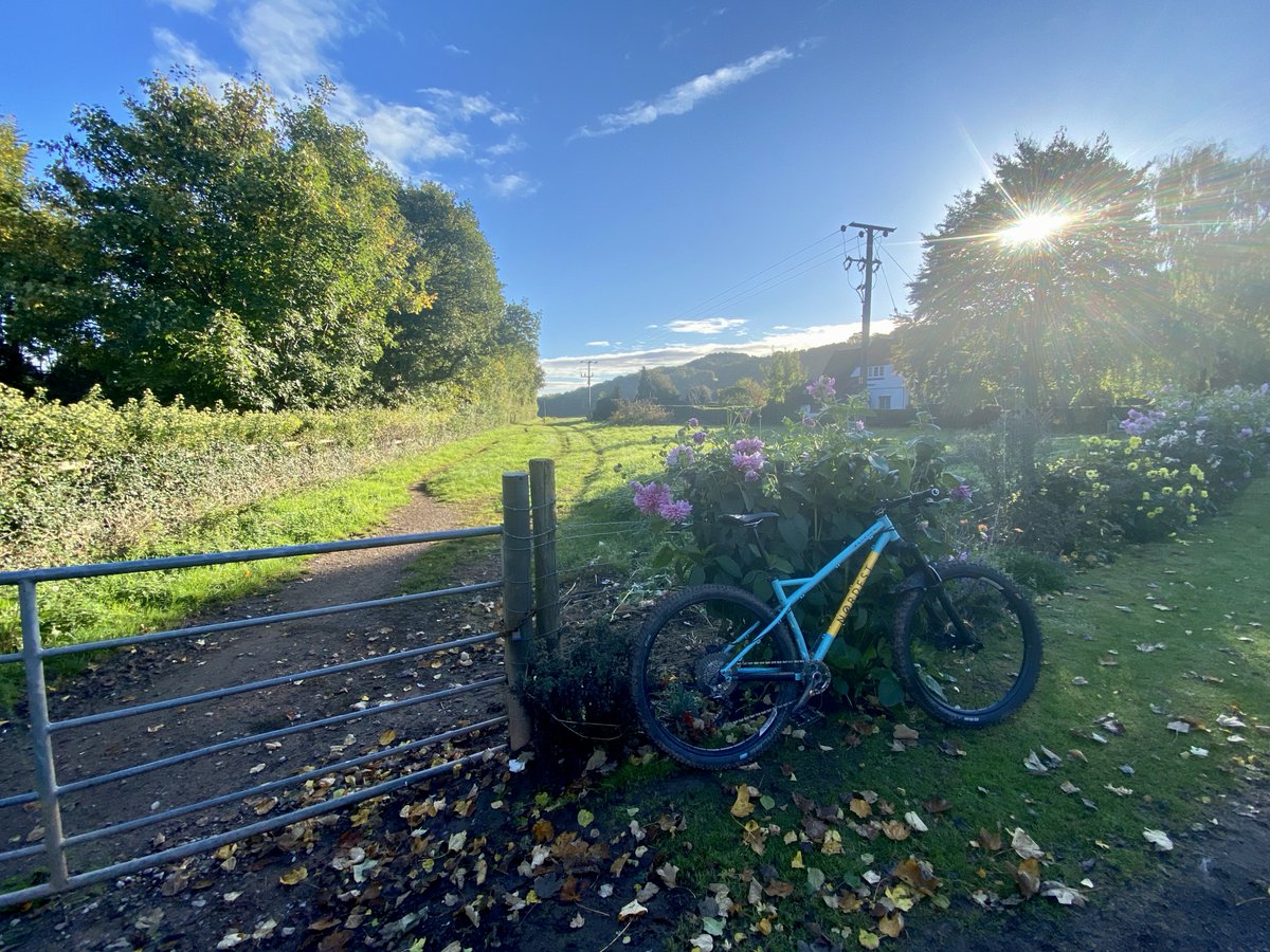 P_HEDGEHOG's tweet photo. "stacks" of fun ;) Was so good had to sneak out again for a pre-lunch couple of hours #penyard #mtb #nordest #bardino https://t.co/GR3fkIkQbx
