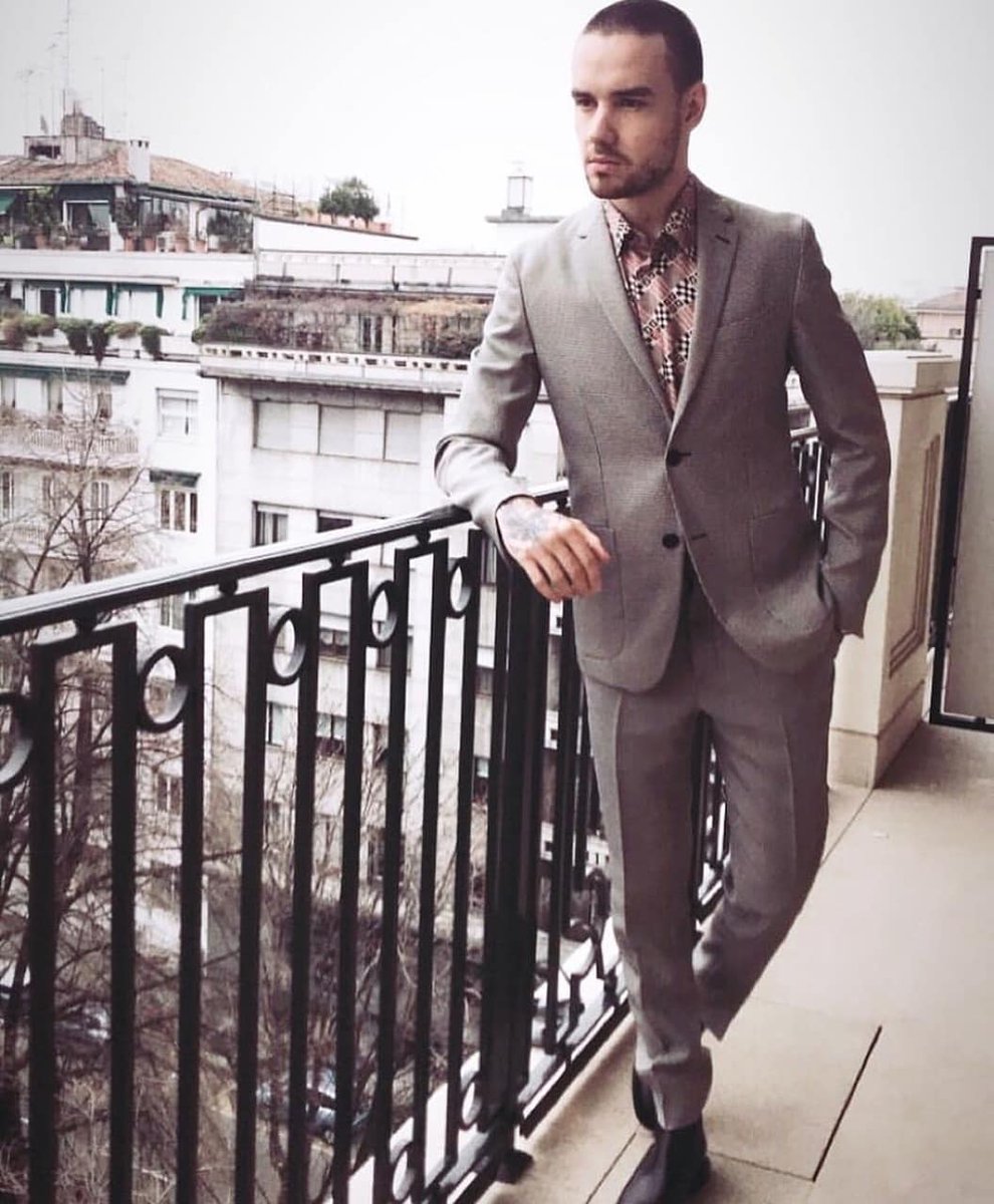 Liam Payne in suit ; a necessary thread.
