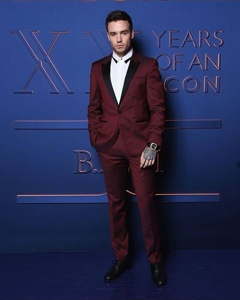 Liam Payne in suit ; a necessary thread.