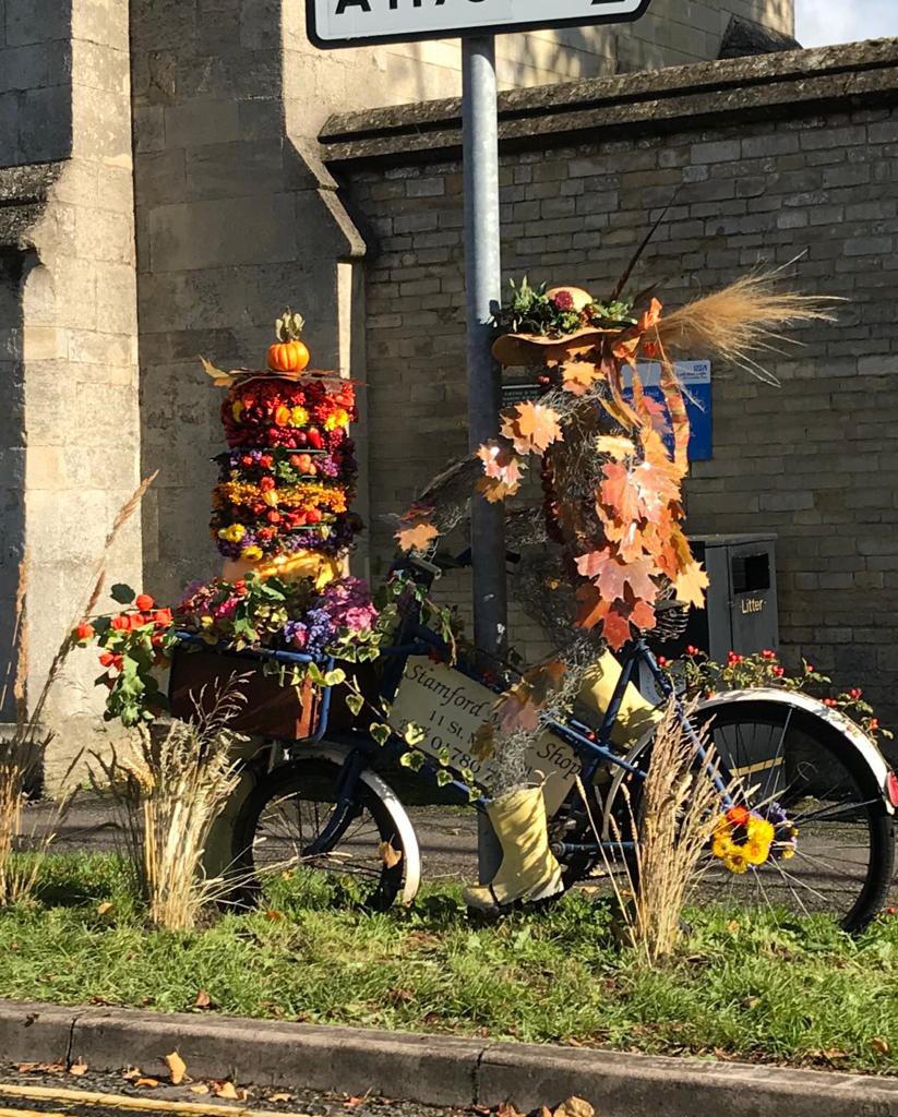 StamfordInBloom's tweet image. 👀 Have you seen this creation pop up overnight? It’s amazing!!

#flowerbomb #stamforduk #inbloom