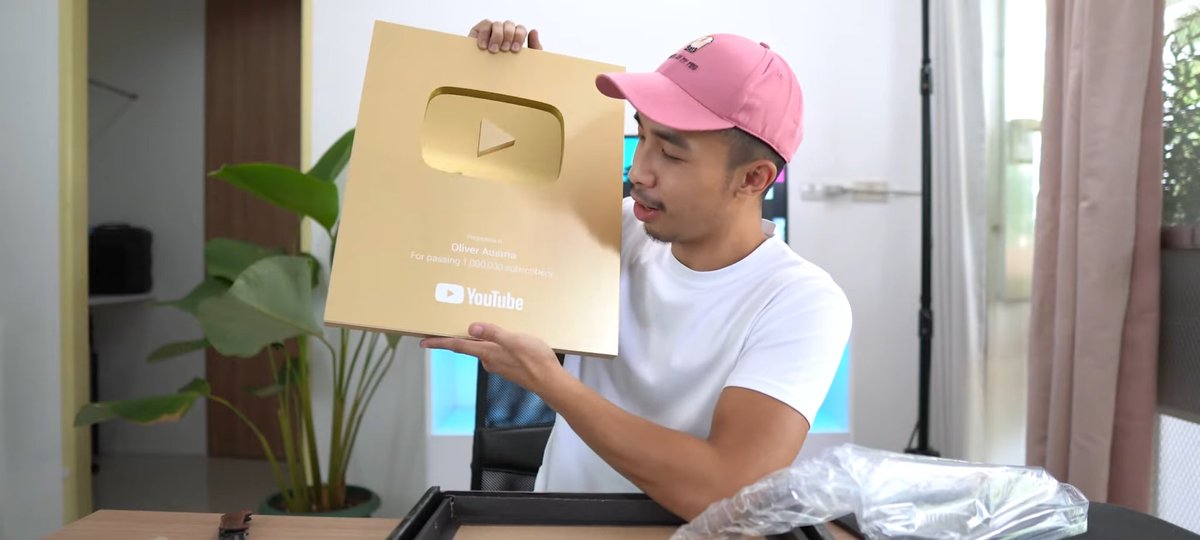 LawrenceMaranon's tweet photo. I said this before, and I'll say it again and again. Arch. Llyan Austria is the ultimate game changer in Pinoy Youtube content. 💯 https://t.co/X5Go85HPRh
