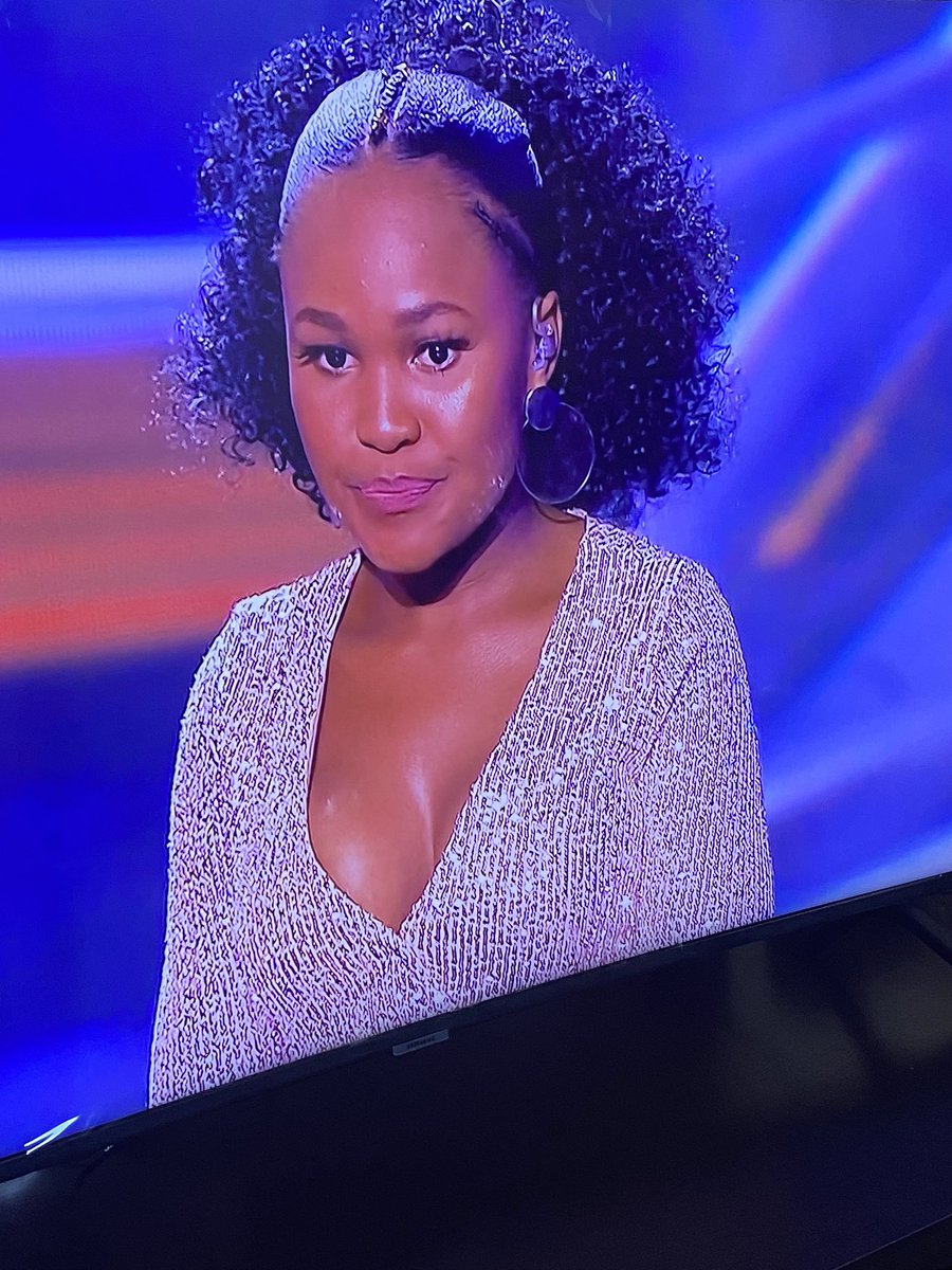 Sibu_25's tweet photo. Ei umntanam bethuna🙏🏻😢Bathathe Dynamite 🙌 Anointed voice❤️ #idolssa #Zama https://t.co/TY4GEFNSOR