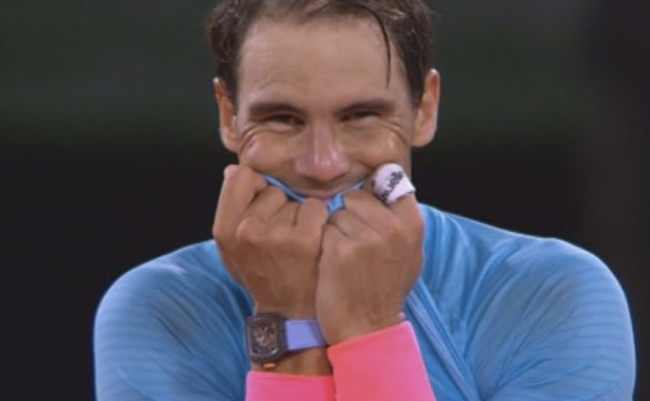 JaviGalache's tweet image. Porque si uno se cae, se levanta. Porque ante la mayor adversidad, el mayor esfuerzo, por el respeto y la perseverancia. Porque nada te distrae del objetivo, por la confianza en el trabajo, por la humildad. HACES DEL DEPORTE ALGO MARAVILOSO, x lo q transmites: DON @RafaelNadal