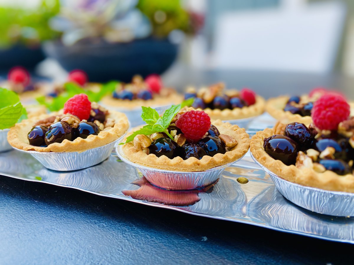 cateringbycyd's tweet photo. Pie makes everything better. Especially when they are mini! How cute are these?! You don't even have to share...you get the WHOLE thing!
.
#baking #cateringbycyd #sweets #dessert #localcatering #desmoines #iowa #alwayssayyestodessert #letthemeatpie https://t.co/LsJskaOcaP