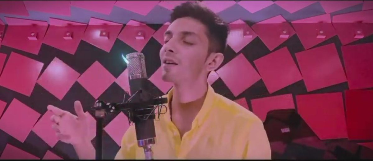 Rockstar @anirudhofficial performances from #YoutubeFanFest2020 are here! 🤩
Check #AndhaKannaPaathaka #Nenjame : ▶️ https://t.co/zen5pPN23H
#IlamaiThirumbudhe #Chellamma : ▶️
https://t.co/bgxYFiZ9PQ https://t.co/XyDVm09Hgl