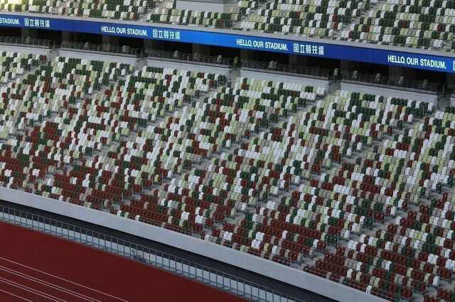 Tenku2021's tweet photo. 「新国立競技場」特有のカラフルな観客席の色の再現は大変でした💦
比べてみて下さい！！
#Tenku2021 #マイクラ #Minecraft #オリンピック #Olympics #Tokyo2020 https://t.co/d6Ps9mEe6c