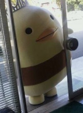 Japanese mascots getting stuck, a thread: