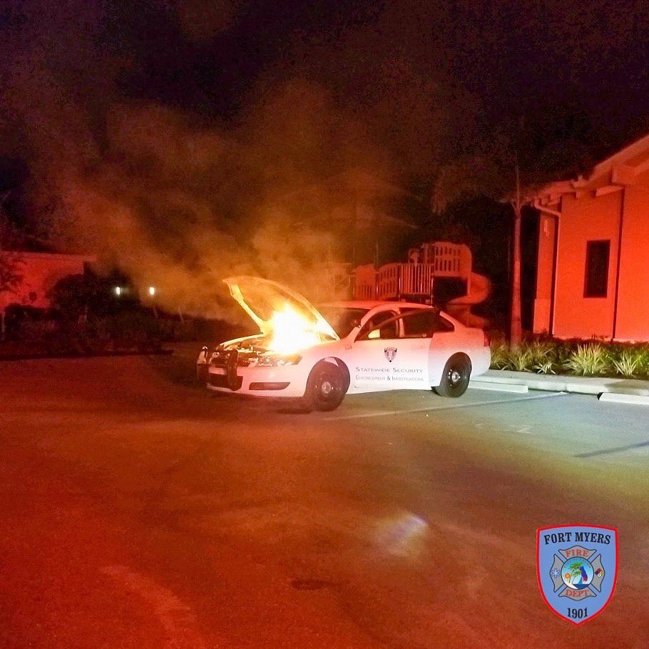 FortMyersFire's tweet photo. This morning at 3:01 a.m., #FMFD #Battalion10 & #Ladder16 responded to a vehicle fire at 3614 Crimson Lane. https://t.co/RT2XIBkKrn
