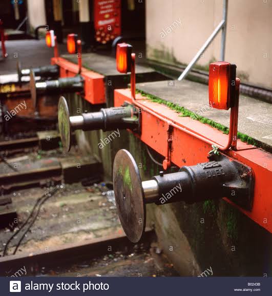 OdishaRail's tweet photo. A terminal railway station means a station from where the rail line ends & trains originate/terminate from there.
Name the terminal stations(literally as of now) of Odisha.
#RandomQuiz #RailwaysTrivia
Pic Courtesy - Alamy https://t.co/mU9dk80Q2s