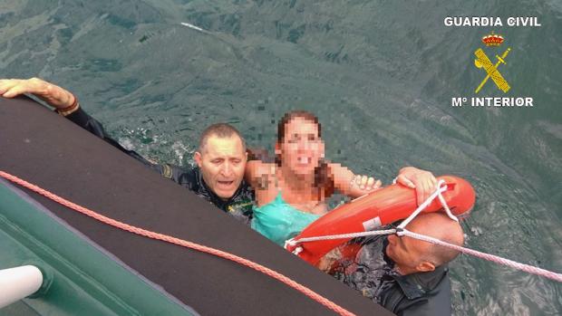 Hoy, es el día de nuestra Fiesta Nacional y también de nuestra Patrona, la Virgen del Pilar

🇪🇸#OrgullososDeSerEspañoles🇪🇸 

#OrgullososDeSerGuardiasCiviles 

#ParaServirYProteger