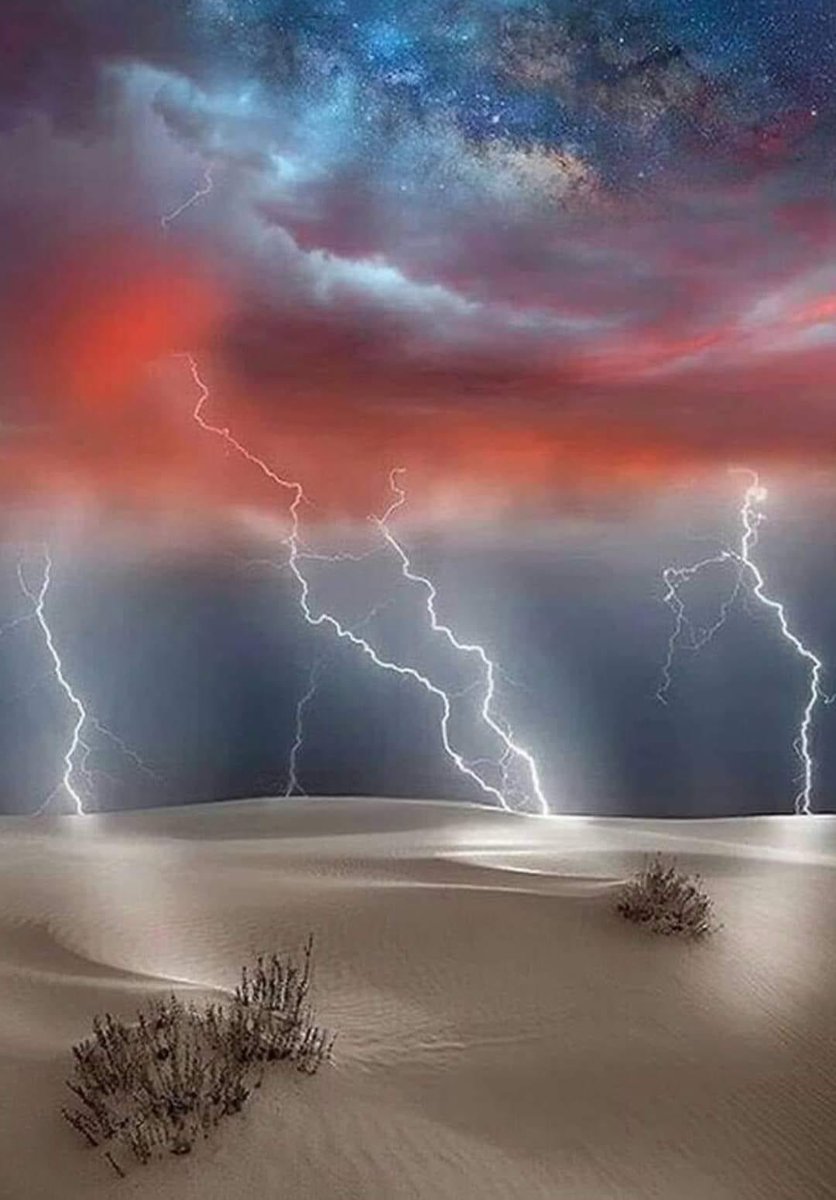 GQ22Blondie's tweet image. White Sands New Mexico in lightning  storm ⚡️
#NaturePhotography 
#Spectacular 
#photographer Klaus Priebe
