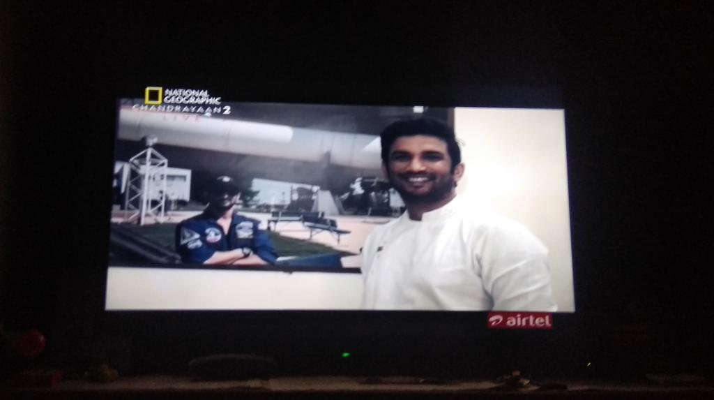 VibhuTweety's tweet photo. I don't know why we are trending this but honestly, it feels good❤️🤧 

The pride I felt while watching him on National Geographic on the night of Chandrayaan2 launch was unreal❤️ I wasn't expecting him to appear on my screen though :):

#SushantOurPride https://t.co/6gKLDrtjLc