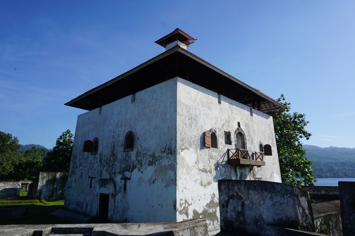CheChand's tweet photo. trip pertama setelah seminggu mendarat (+ jetlag) di ambon. benteng amsterdam, kaitetu. satu jam perjalanan dari pensip a.k.a membelah bukit disebelah utara menggunakan motor. https://t.co/h1sxXyq9U8