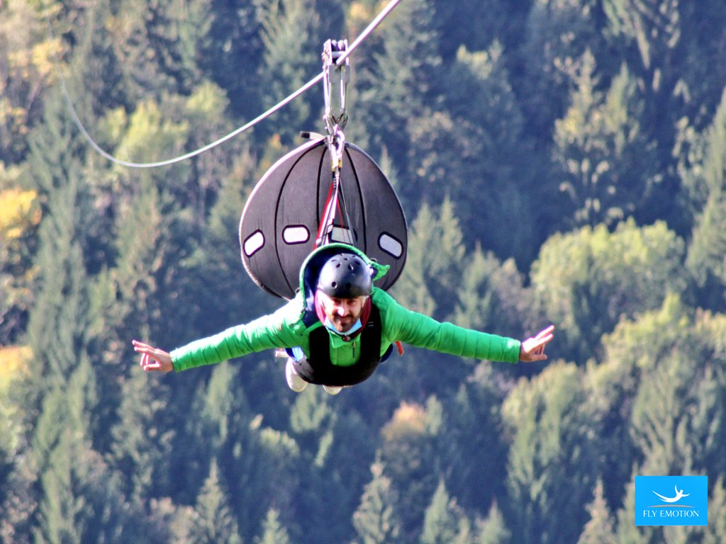 dariogatsu89's tweet photo. Quando hai voglia di volare e non hai le ali... Un modo lo si trova sempre! #NeverGiveUp #FlyEmotion #Volo https://t.co/uvmZeewJgF