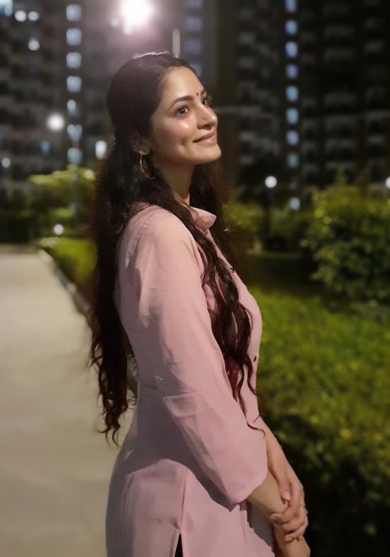 iamshilpisharma's tweet photo. Never ever mock a person with a damaged soul..
You never know the INTENSITY of agony behind their SMILE....
#candidclick #naturalclick https://t.co/Emv6QD6qWg