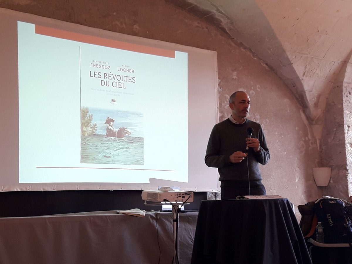 Avec @LocherFabien, on decouvre que déjà au 17e siècle, on pensait que les hommes pouvaient modifier le climat. Ex : on pensait que le fait de couper les arbres permettait de créer des climats tempérés ! C'était une politique impériale, coloniale du #changementclimatique #RVH2020