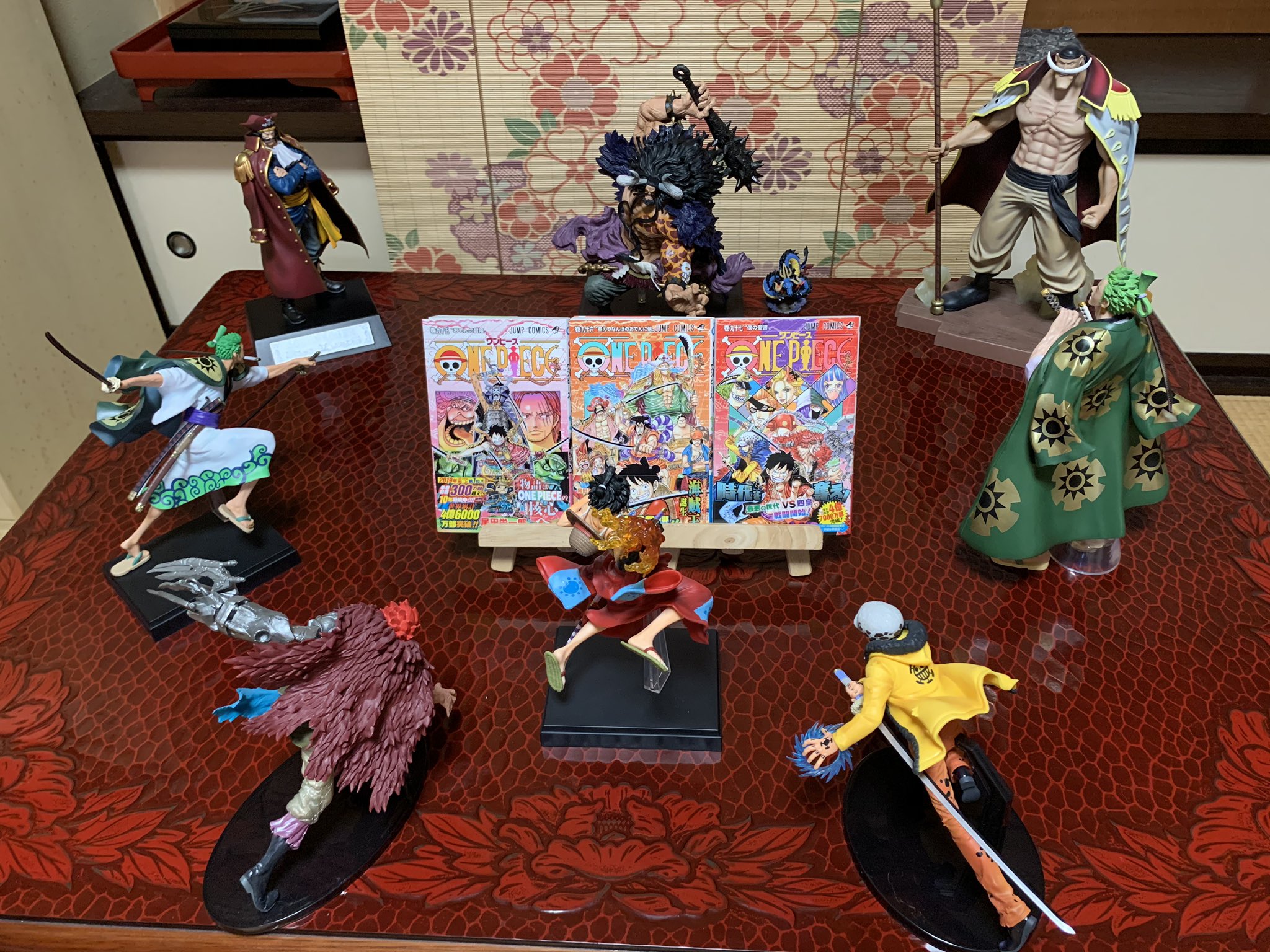 Kei One Piece垢 べべんっ ワノ国編 激アツ 新たな敵や味方も続々と参戦して大盛り上がりの鬼ヶ島 これからルフィ達や赤鞘九人男達の活躍が楽しみ 写真はカイドウに立ち向かう3船長をフィギュアで再現してみた 一生分の 運 を