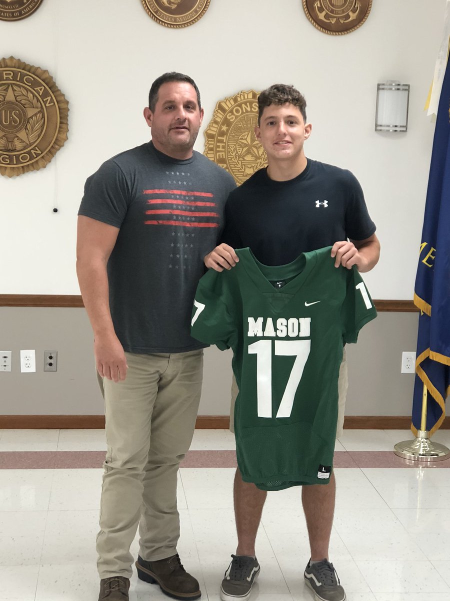 CoachCastner's tweet image. Last week was a GREAT week for many reasons! 1-Alum Danny Little join us on Thursday. 2-The Flaherty’s join US for TEAM dinner &amp;amp; a SPECIFIC message about playing for LGL! 3-Played for #17BC 4-Beat old school rival Lebanon! DOES IT GET ANY BETTER? Thank you Mason!! LGL!!!