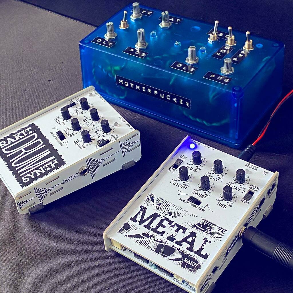 mimbotmusic's tweet photo. Sampling session - I finally put the Motherf*cker in an enclosure. So it’s time to sample it, along with other noisy things > @rakit_kits #drum #synth and #metal https://t.co/6mWULl8tuE https://t.co/Kz7vgWqU8T