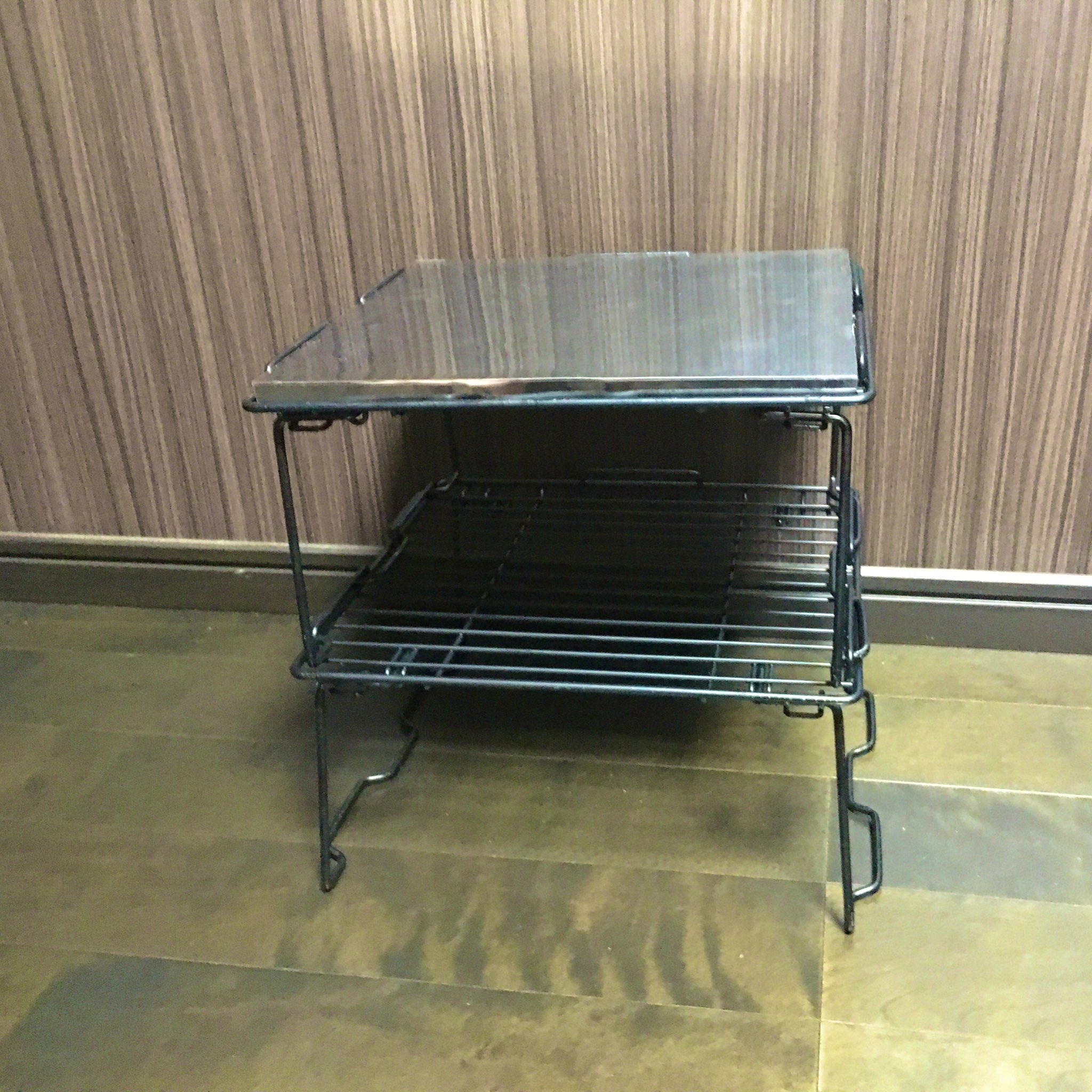 Tomsun11 キャンプ ニトリキッチンラックnt No2を購入 一つ500程度で買えちゃうやつ キャンプでキッチン 用途に使ってるフィールドラックと並べて補助的に使う予定なので 黒塗装して 天板 木の板にステンレスシート貼り つけてみました 次のキャンプ