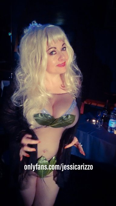 Porcelloni siete carichi?? Vi aspetto questa sera su https://t.co/kX3VYPhsNr per una live insieme a me<a href="/tag/model"class="tags"><span>#model</span></a><a href="/tag/actress"class="tags"><span>#actress</span></a><a href="/tag/sexy"class="tags"><span>#sexy</span></a><a href="/tag/star"class="tags"><span>#star</span></a><a href="/tag/artist"class="tags"><span>#artist</span></a><a href="/tag/milf"class="tags"><span>#milf</span></a><a href="/tag/pornostar"class="tags"><span>#pornostar</span></a>