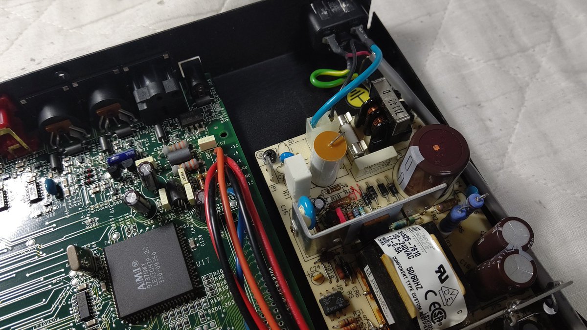 soundsucces's tweet photo. 相変わらずMPX1の電源が入らない...。
電源のどっか外れとるんかなと開けてみたが、そうでもなさそう...。
ヒューズ変えたら動くんか!?
G-FORCEあるとは言え、リバーブはMPXの方が好きなのよね...。
大人しく修理出すか...。
#Lexicon #MPX1 #SoundSuccess #Gforce #tce https://t.co/LsfEMzQtsC