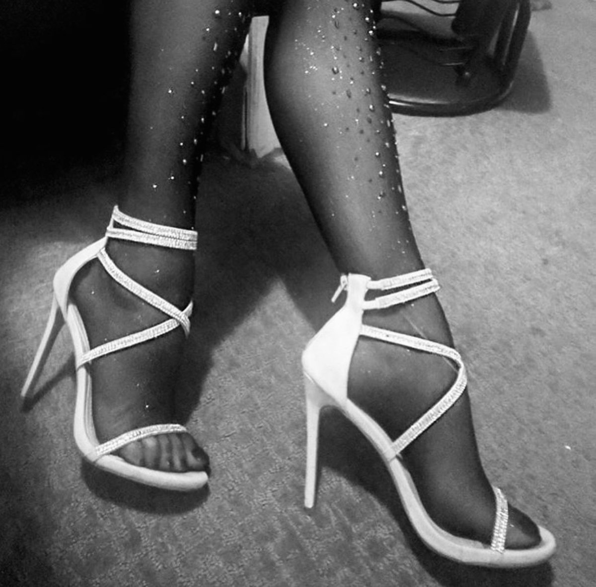 Hab Lust zu Melken! 😈💰Wer von euch Versagern meldet sich freiwillig? 🐷

#findom #moneyslave #zahlsklave #moneypig #kontofick #geld #finsub #geldsklave #zahlschwein #zahlfotze #melkung #zahlfotze