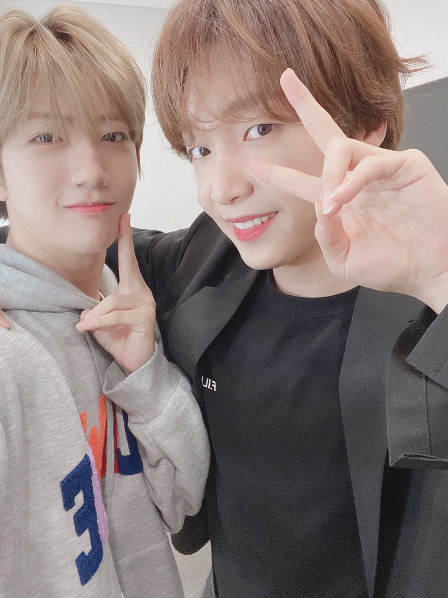 CRAVITY (@cravity_twt) on Twitter photo ์ง์๊ฐ๊ณ ์์ผ๋ฉด์๋ ๋ฃ๋ ์ธ์ด์ดํ ๋
ธ๋!!! ์ค๋ ๋๋ฌด ์ฆ๊ฒ๊ณ ์ ๋ง๋ฃจ ํ๋ณตํ์ต๋๋คใ
ใ
ใ
์ธ์ด์ดํ๊ป ๋ค์ํ๋ฒ ๋๋ฌด ๊ฐ์ฌ๋๋ ค์!!ใ
ใ
ใ
๋ฌ๋นํฐ์ฌ๋ฌ๋ถ ํ์ด์ฌ๋ฌ๋ถ ๊ฒฝ์น ์ฌ๋ฌ๋ถ ์ค๋ํ๋ฃจ๋ ๊ณ ์ํ์
จ์ด์!!โค๏ธโค๏ธ #์ ์ธ์ด์_๊ฒฝ์ฒญ #๊ฐ์ธ์ด์ ๋ฐฐ๋ #ํฌ๋๋นํฐ ์ง์๊ฐ๊ณ ์์ผ๋ฉด์๋ ๋ฃ๋ ์ธ์ด์ดํ ๋
ธ๋!!! ์ค๋ ๋๋ฌด ์ฆ๊ฒ๊ณ ์ ๋ง๋ฃจ ํ๋ณตํ์ต๋๋คใ
ใ
ใ
์ธ์ด์ดํ๊ป ๋ค์ํ๋ฒ ๋๋ฌด ๊ฐ์ฌ๋๋ ค์!!ใ
ใ
ใ
๋ฌ๋นํฐ์ฌ๋ฌ๋ถ ํ์ด์ฌ๋ฌ๋ถ ๊ฒฝ์น ์ฌ๋ฌ๋ถ ์ค๋ํ๋ฃจ๋ ๊ณ ์ํ์
จ์ด์!!โค๏ธโค๏ธ #์ ์ธ์ด์_๊ฒฝ์ฒญ #๊ฐ์ธ์ด์ ๋ฐฐ๋ #ํฌ๋๋นํฐ