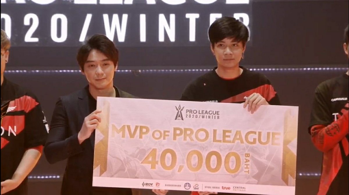 Sz__ONE's tweet photo. ยินดีกับพี่ลี่ Overfly กับตำแหน่งMVP เหมาะสมมากๆ ฟอร์มดีฟอร์มนิ่งทุกเกม สมัยที่เขาพาบรร.ได้แชมป์โปรลีคต่อด้วยรองแชมป์AIC แล้วก็มีข่าวย้ายทีม ตอนนั้นทุกคนงงเราก็งงทำไมย้าย555 แต่เขาก็บอกว่าอยากพิสูจน์ตัวเอง แล้ววันนี้ก็ทำได้อีกครั้งแล้ว 🏆🦅❤
#RPL2020WINTER https://t.co/0zw9ttet5C