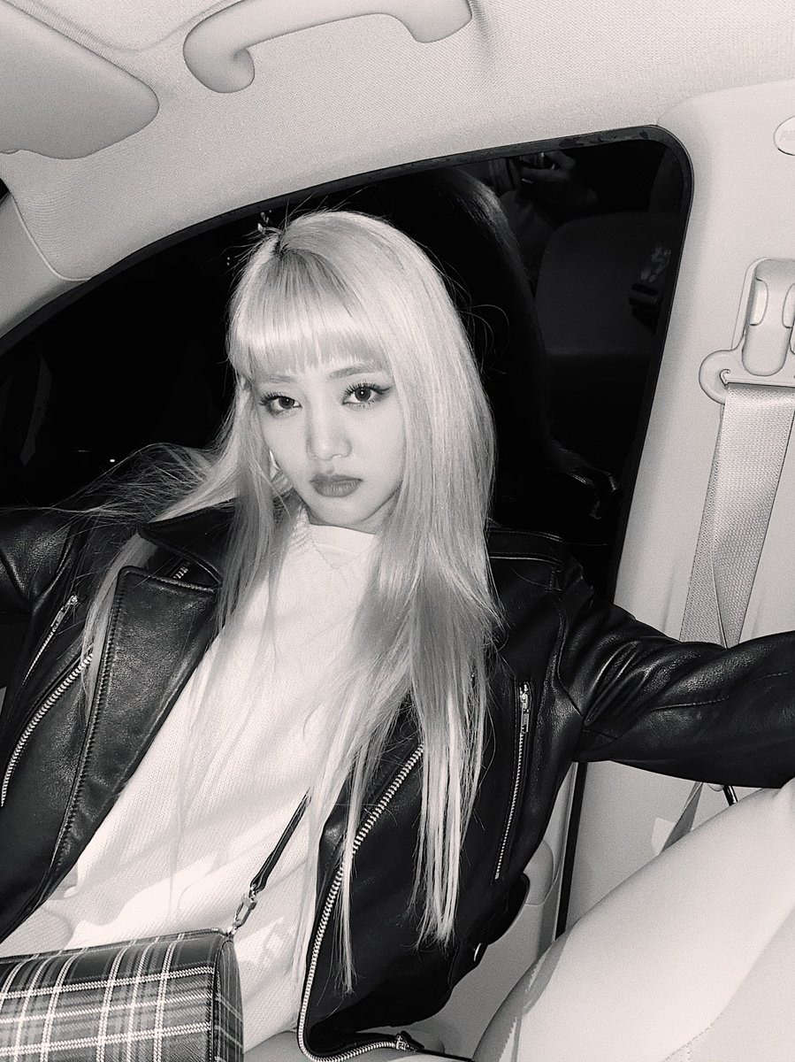 [#민니] Getaway🖤 좋은 기회로 첫 솔로 드라마 ost를 부르게 되었어요! 많이 들어주시구 나의 위험한 아내도 많이 사랑해주세요! https://instagram.com/p/CGNAA...