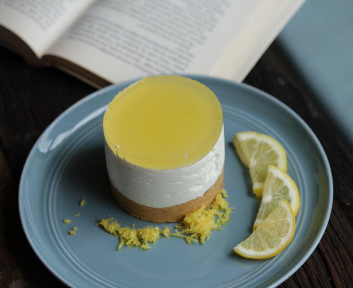 Pazar gününü Yanık Limon Chessecake’in ferahlığı ve eşşiz lezzeti ile taçlandırmanın tam zamanı! 😋💃

#SECCOCAFE #BağdatCaddesi #Kahve #CoffeeHouse #CoffeeTime #Delicious #Dessert