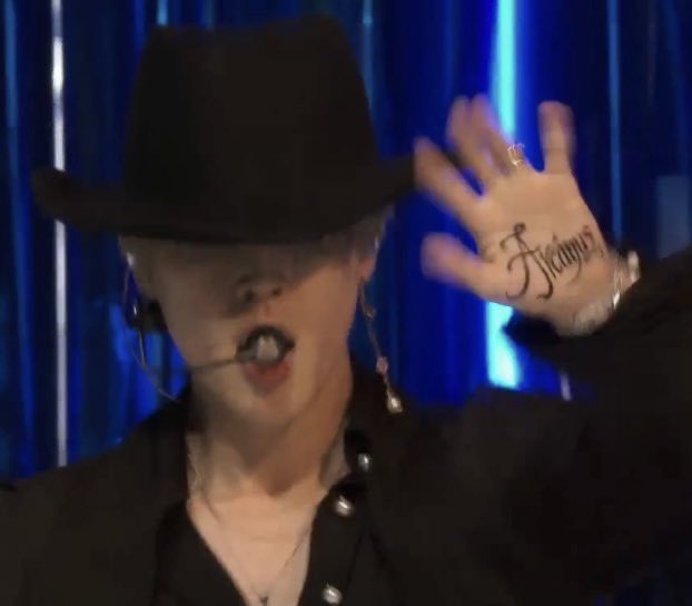 CALICO_CAT1013's tweet photo. Se dieron cuenta de los tatuajes en las manos de jimin?

Arcanus →Tentación 
Illecebra →Secreta

Qué significa? 🤔

#FilterSecondStage 
#JIMIN #BTS https://t.co/VpGoAshygi