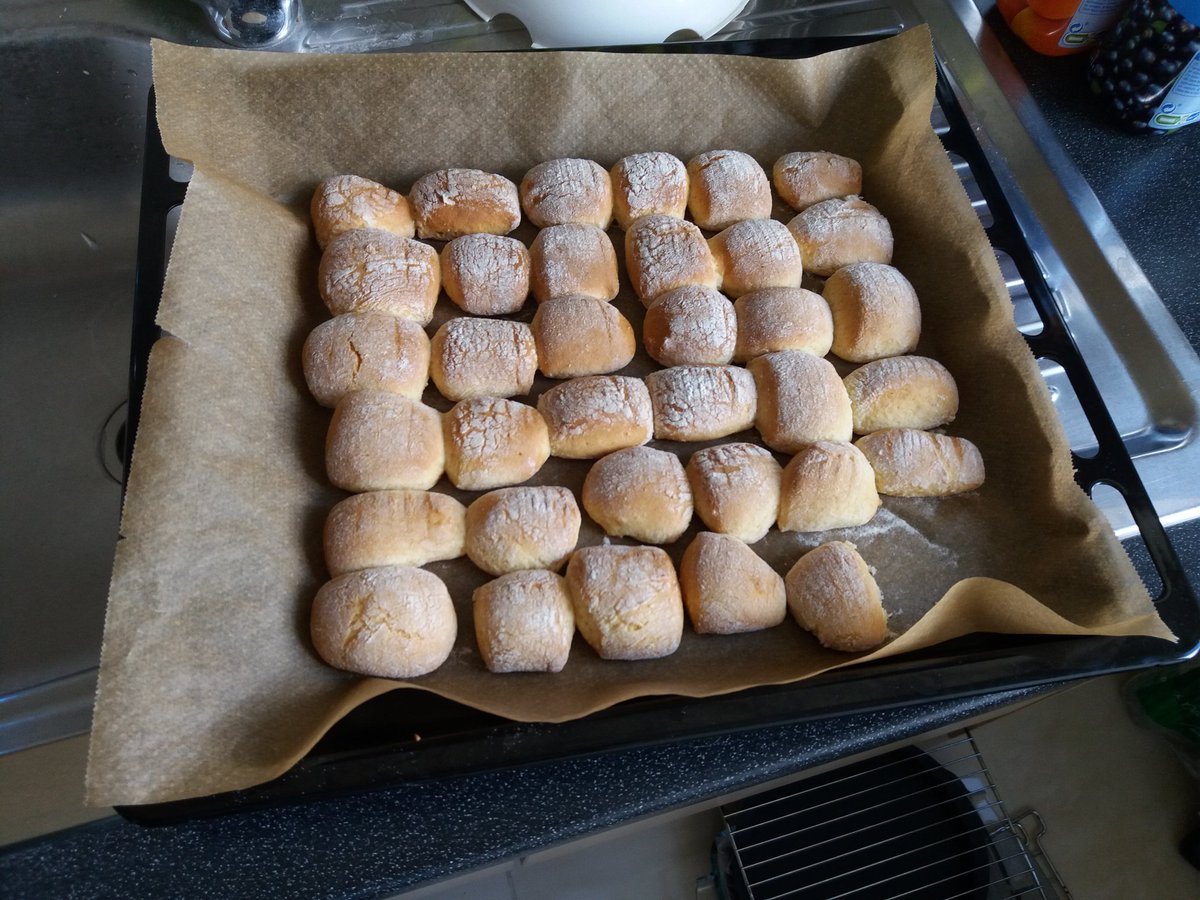 alexepriska's tweet photo. Biscotti al latte sofficissimi, per questa domenica gelata 😋🍪❄🌬 #BuonaDomenica #biscuits #Bonnedimanche https://t.co/2btMmR5u4W