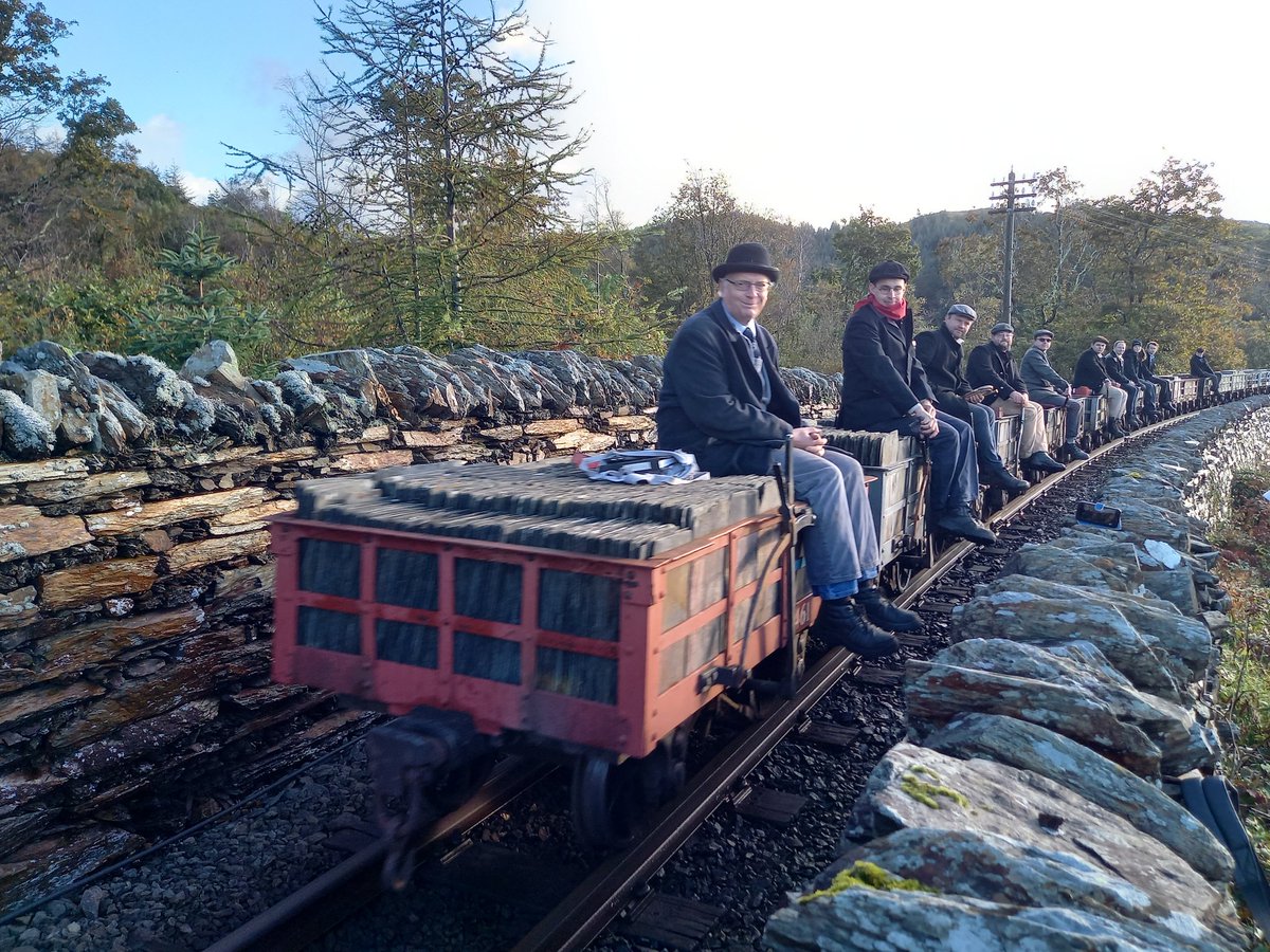 t55stepney's tweet photo. Nothing like a day chasing trains to keep healthy.
#ffestiniograilway #fwhr https://t.co/WAdL8PFmay