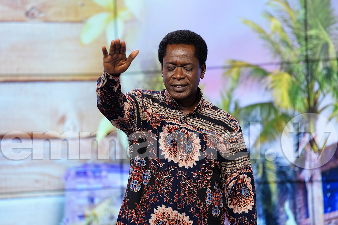 SCOANTBJoshua's tweet photo. Prophet Racine prayed, “By the authority of the scripture that says, in Isaiah 53:5, “By His wound you are healed,” I speak to that sickness! Whatever virus in your body - be purged! Whatever chain of limitation - be broken! I can see breakthrough, in the name of Jesus!” https://t.co/7TF9hdp1Qe
