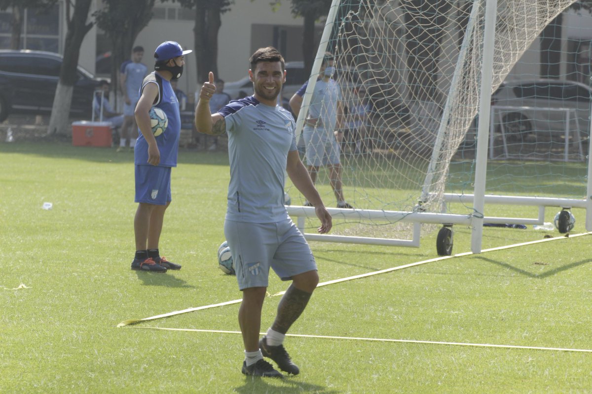 SoyDecanoOf's tweet photo. #VamosDecano 

👋 ¡Buen domingo para todos los Decanos! 😀👍

Cada vez falta menos para volver a ver a @ATOficial. 

📸 @ATOficial

#atléticotucumán #ligaprofesional https://t.co/B1lfdNDRtT