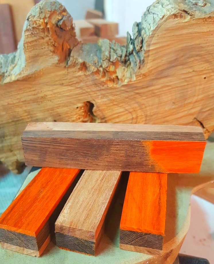 erbabwood's tweet photo. #erbabwood #erbab #tropikagaç #renklitropikağaç #hobiağaç #hobi #venge #gül #paduk #thermowood #tik #dibeto #fransızmeşesi #ABDkirazı #porsuk #ceviz #ireko #dibeto #maun #ireko #maun https://t.co/ISx61gIX54