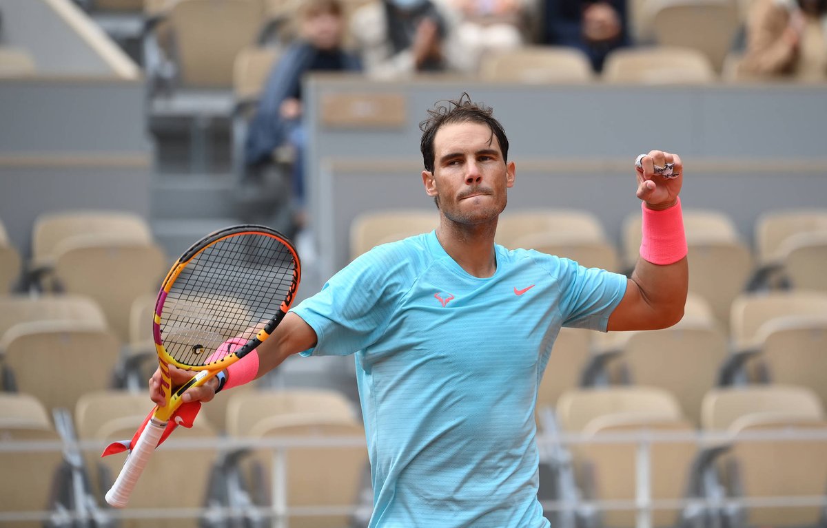 CopaDavis's tweet photo. ¿Con quién vas?

🔁 RT si es Nadal 🇪🇸 
❤ Like si es Djokovic 🇷🇸

#RolandGarros https://t.co/L8AYFgvbgN